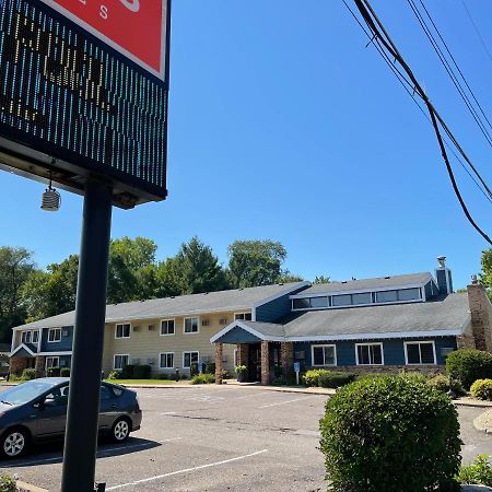 Hastings Nichols Inn & Suites מראה חיצוני תמונה