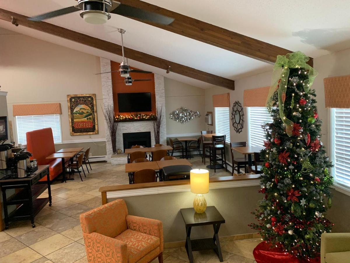 Hastings Nichols Inn & Suites מראה חיצוני תמונה