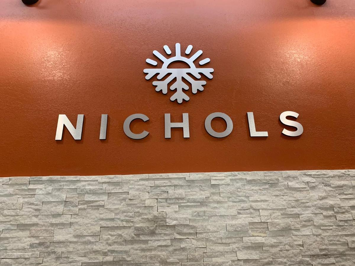 Hastings Nichols Inn & Suites מראה חיצוני תמונה