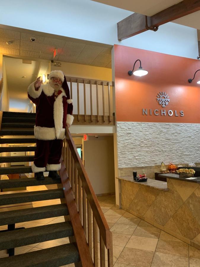Hastings Nichols Inn & Suites מראה חיצוני תמונה