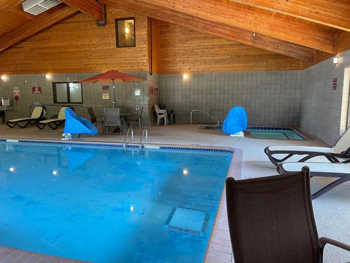 Hastings Nichols Inn & Suites מראה חיצוני תמונה