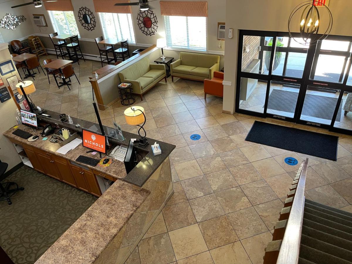 Hastings Nichols Inn & Suites מראה חיצוני תמונה