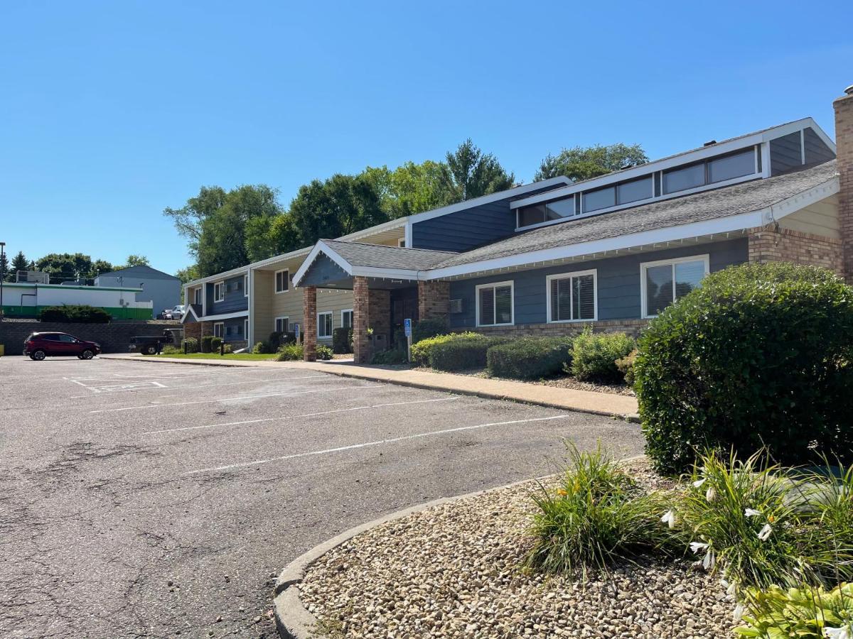 Hastings Nichols Inn & Suites מראה חיצוני תמונה