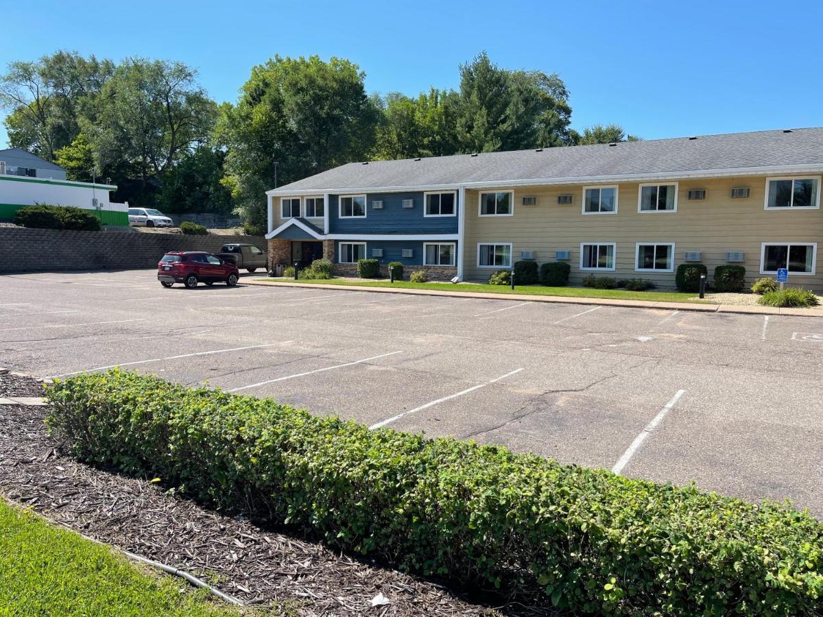 Hastings Nichols Inn & Suites מראה חיצוני תמונה