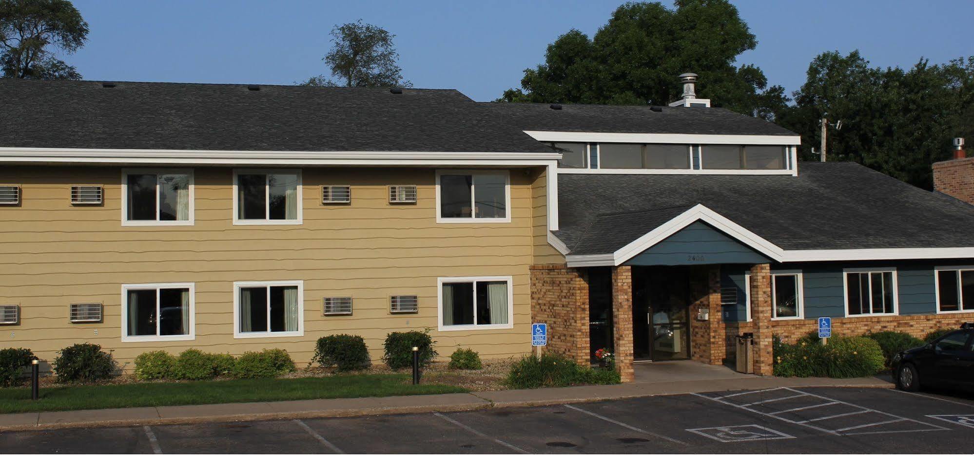 Hastings Nichols Inn & Suites מראה חיצוני תמונה
